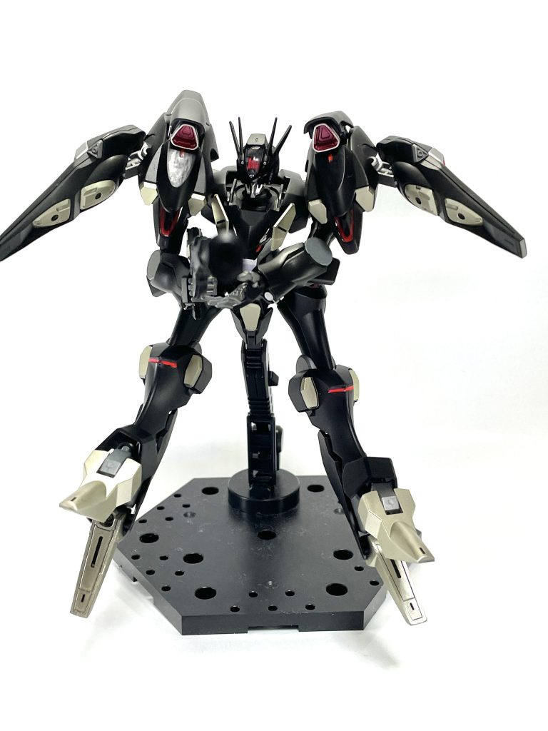 ガンビットは攻撃のためではなく、相手の動きを制限/誘導させるための武装として目立つようにゴールドに変更しました。専用スタンドがないので残念ながら展開できず