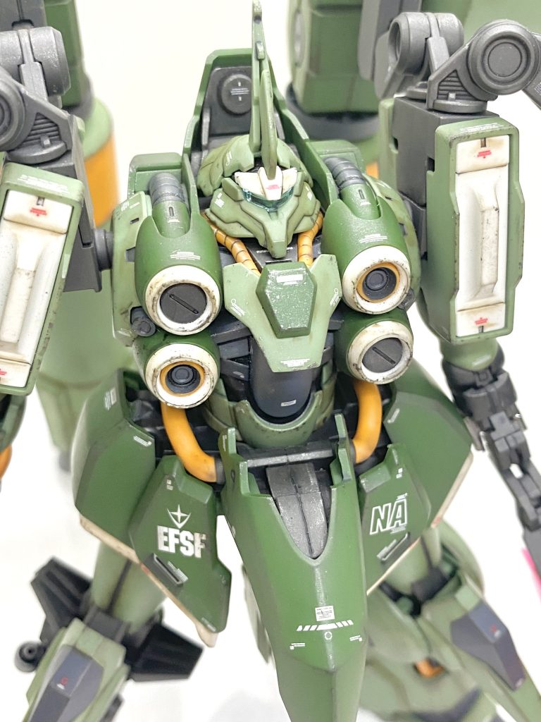 ガンダムユニコーンの最終決戦でのイメージで派手に汚しました。