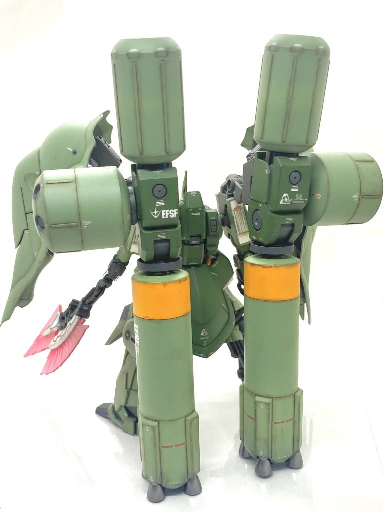 塗装箇所とカラーレシピ上腕、プロペラント・ブースター合わせ目部→(クレオス)アクリジョン・よもぎ色プロペラント・ブースターオレンジ部→(ガイア)ビビッドオレンジプロペラント・ブースターグレー部、改造ファンネル先端部等→(クレオス)エクストラダークシーグレーハイパー・ビーム・ジャベリン白部→(クレオス)旧ガンダムカラーホワイト17各部バーニア、ビームガンドリングガン先端→(ガイア)フレームメタリック(1)コクピットブロック→(クレオス)新ガンダムカラーMSレッド腕装飾部白→(クレオス)クールホワイト装飾部黒→(タミヤ)エナメル・ブラック