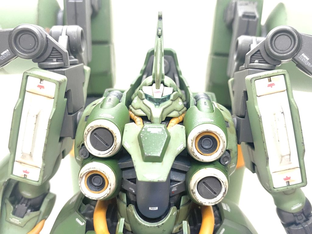 デカールはガンダムデカールのHGのシナンジュ用とMG ジェガンD型、HJモデラーズデカール マーキング01をメインに使えそうなデカールは片っ端から貼っています。コンテスト用なので時間は掛かりましたが丁寧に貼っていき、うるさくならない様に気を付けています。