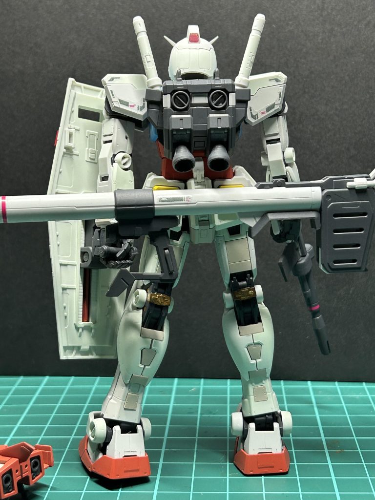 後ろ姿も、HGには無いリアルさが！