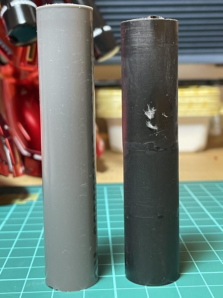 オリジナルのプロペラントタンクは歪みがひどいので左の塩ビに変更しました。