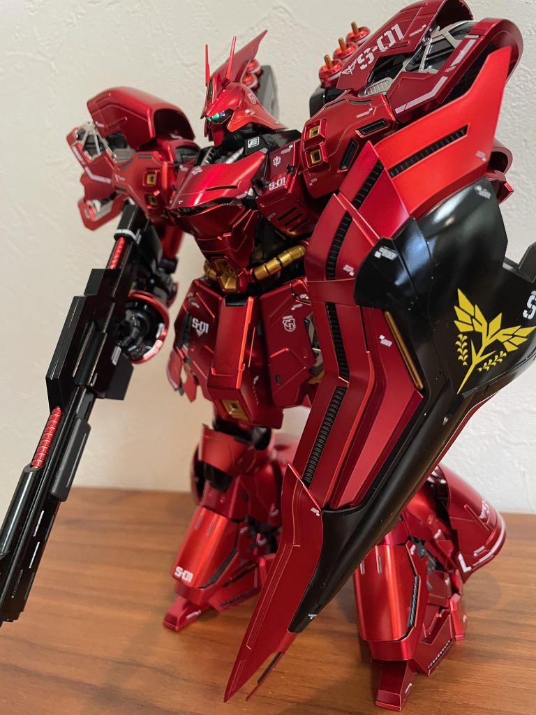 ビームライフルと盾はツヤありのブラック塗装に変更してスペシャルコーティングをよりきれいに魅せることができたと思っています。