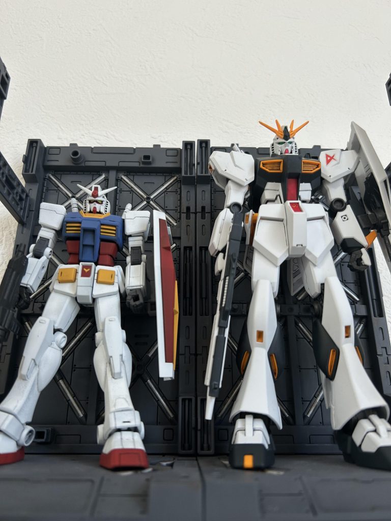 ■製作期間約2ヶ月■開発担当組立て:息子塗装:息子ディテールアップ:息子■塗装メモ白:成形色紺:下地無し→C.水性ネイビーブルー赤:下地ピンク→C.水性レッド黄:下地無し→C.水性イエロー内部フレーム:C.水性黒鉄色トップコート:C.プレミアムトップコートつや消し■ディテールメモ墨入れ