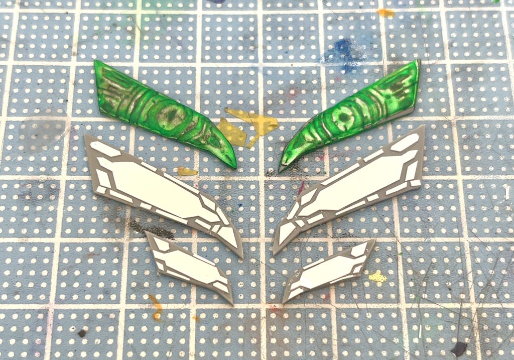 マスコマeyes👀一番上は試作品で眼力強すぎて2,3番目のを採用しました!