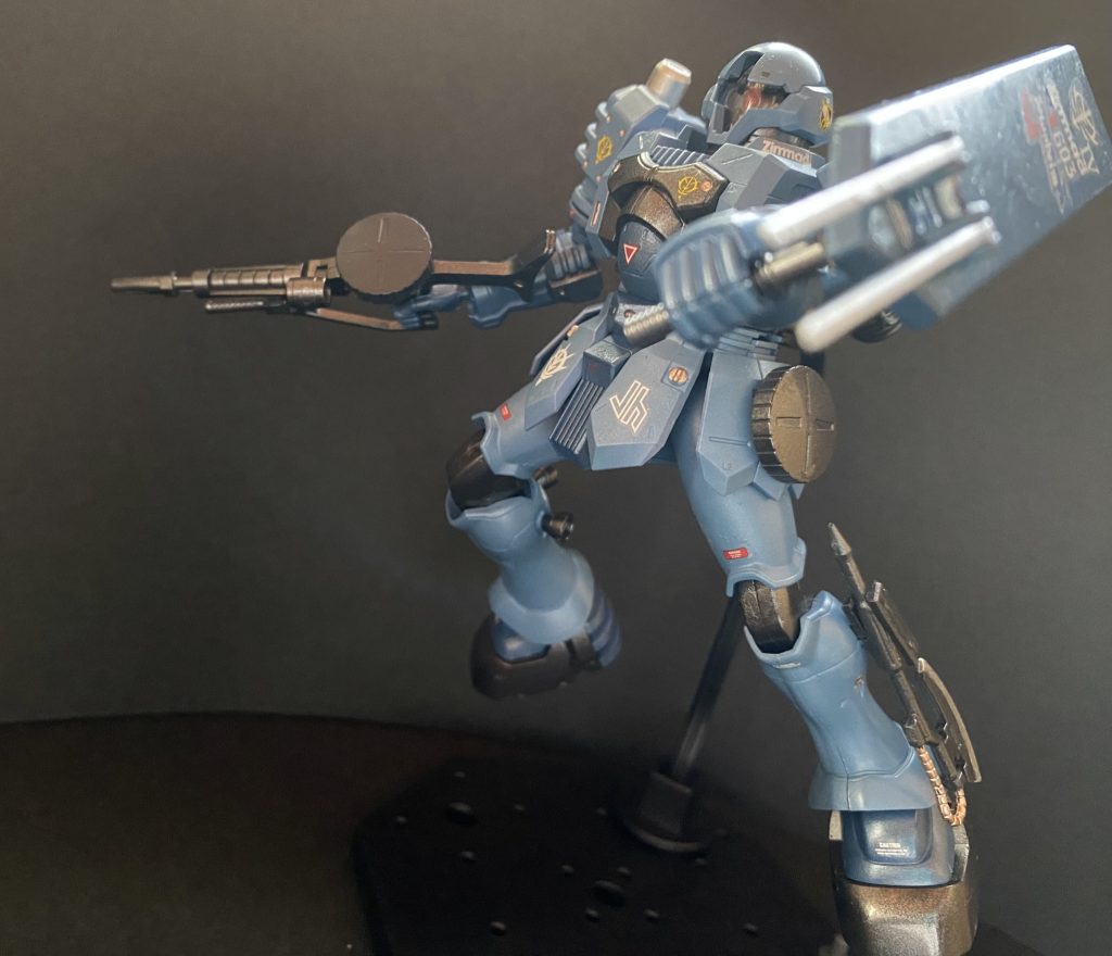 後に、回収された残骸や、試験データなどを調べ直したマイ技術中尉により、事故原因は強力過ぎるエンジンに対してのヅダ自体の機体強度不足であったと判明。新型機として生まれ変わったはずのヅダは、かつて試作段階で同じ事故を起こしジオニック社との競合に敗れたEMS-04の外装を変更し、リミッターを施しただけのものであったのだ。