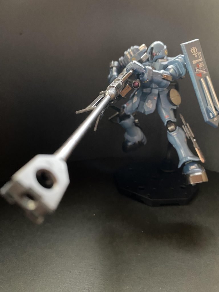 プロパガンダーー戦意高揚のために作り上げられた虚構のストーリーを演じる為だけの道化師となってしまったヅダ。本国技術本部へ上げられた以降の記録も、総帥府により抹消され、その存在を知る者は僅かと聞く。