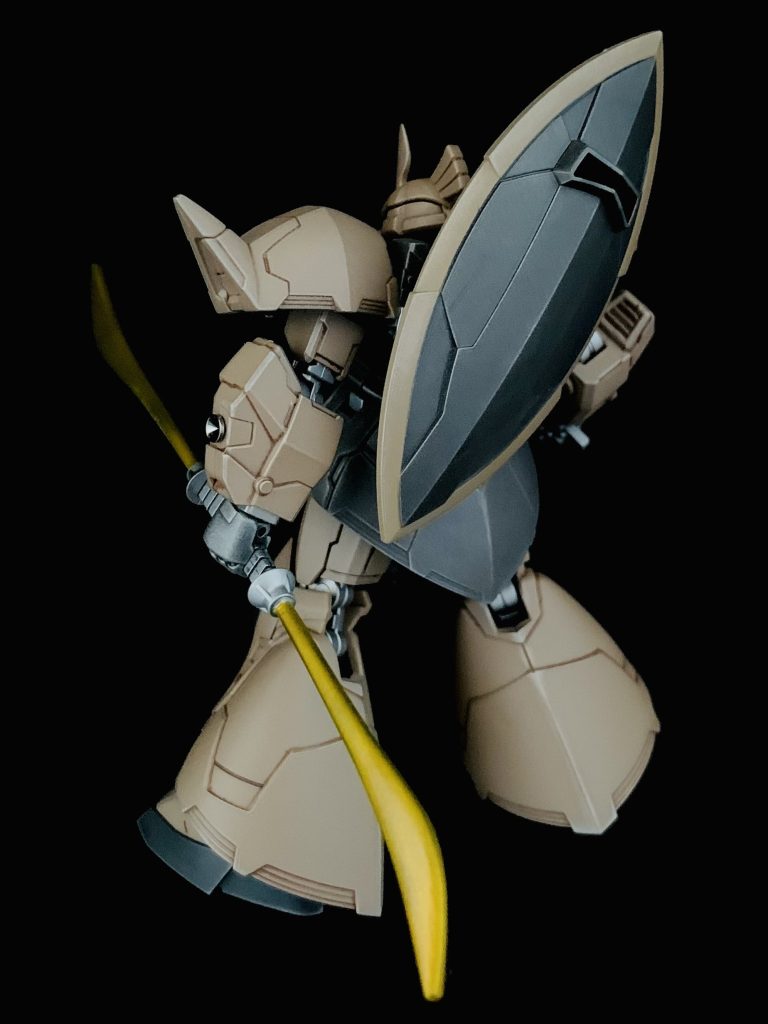 角が少し厚かったのでヤスリでシャープ化しました。あと軽くドライブラシでエッジを目立たせつつ汚しています。