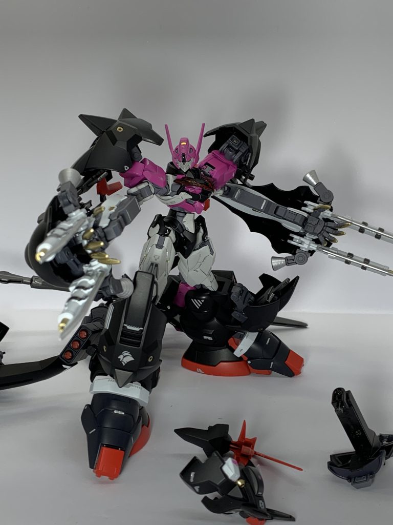 地味に気に入っている中間装備状態。制作開始から完了まで結果的に8ヶ月くらいかかってしまいましたが、ギミック含めて気に入った機体になったので良かったと思っています。(完成してから投稿までに3ヶ月以上空きが出来たことには目を背けつつ)また、すでにこの子の後継期(というより改修機)も作成しているので、近日中に投稿したいと思います。