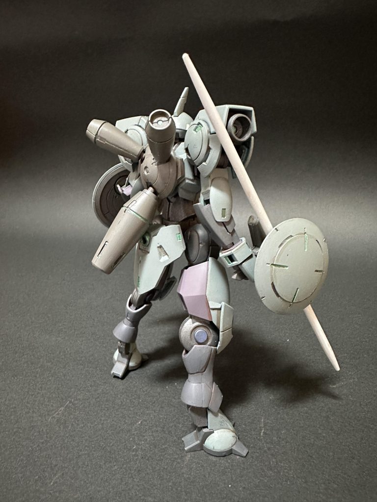 うまくいえませんが、ザンスカール帝国とかクロスボーン・バンガードのにおいがするモビルスーツですね。