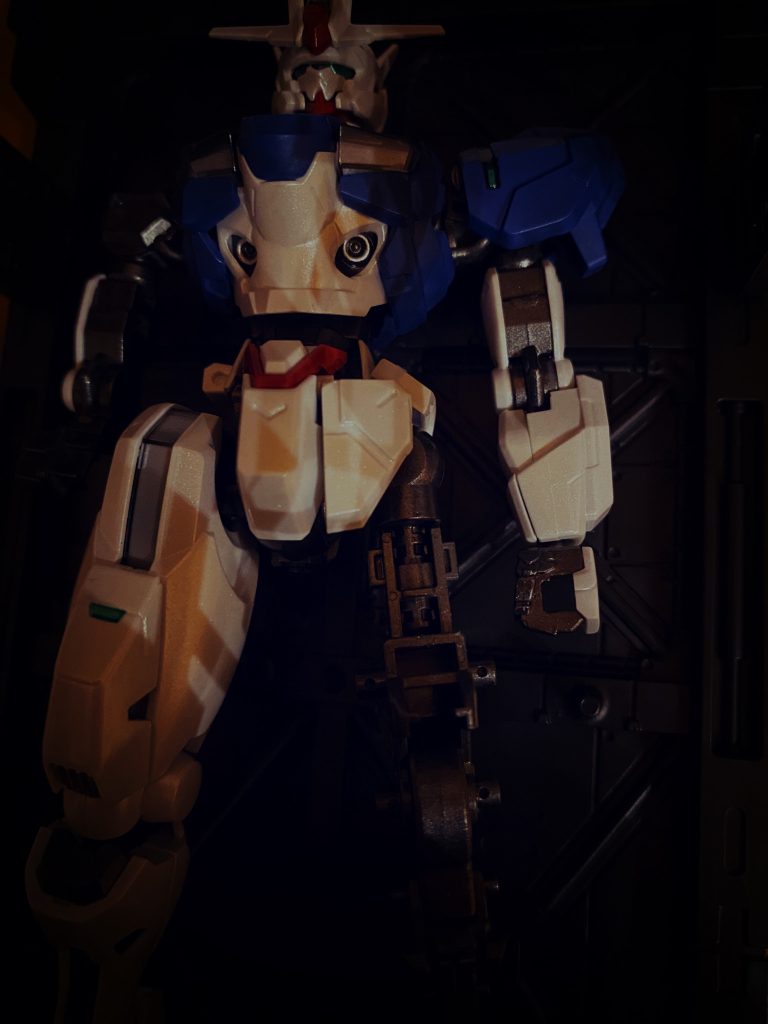 ベネリットグループ有数の兵器開発拠点フロント・プラントクエタの人事部門にメカニックチームの責任者が苦情を言いながら詰め寄って来た。 