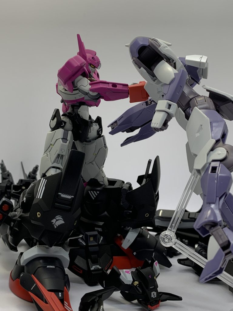 特に他意などはありませんが、ミカエリスとの一騎討ち。このときはトドメを刺したように見えたものの、結局シャディクと思しき敵に逃げられていたとは夢にも思いませんでしたね。(存在しない記憶)