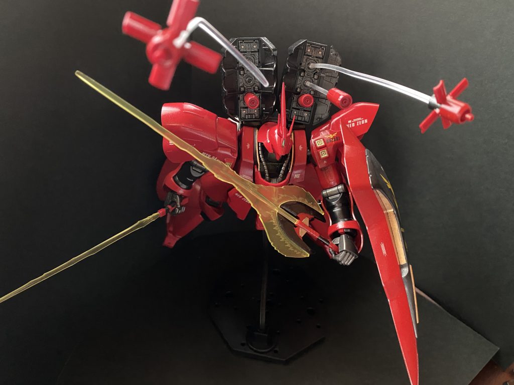 サイコフレームーーアナハイムのグラナダ工場で開発に成功したばかりという新素材は、サイコミュの技術を革新的に進化させる可能性を持つという。だが、その性能はまだ未知数だ。ニュータイプ能力を持ったパイロット向けの技術である上に、その開発や試験においても貴重なNT適正のあるパイロットは欠かせない。しかし、その貴重なNTに関する技術開発は陣営を問わず、危険視されたり、非人道的な人体実験、クローン技術との融合など、歴史の闇とも言える部分も少なくなかった。 