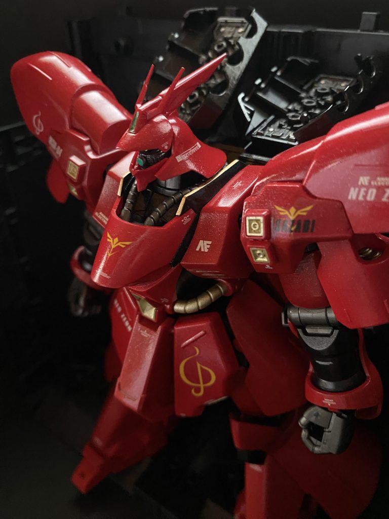 手元に届けられたパイロットデータに目をやりながら、ふと余計な独り言を呟いた。「33歳、、大佐も俺と同い年なんだな」自分と同い年の男が、ジオン・ズム・ダイクンの息子として生まれたが為に歩んで来た道は、その肩に背負っているものはいったいどれ程であっただろうか、想像するに耐えない。