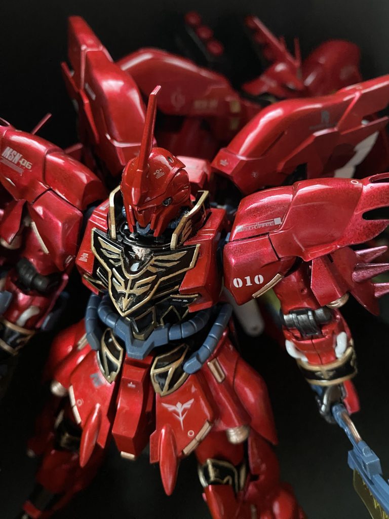 「赤く塗装されるか、、、」改装プランの仕様書を確認しながら、私はアクシズを包むオーロラの光の中に消えたと言われる、赤い総帥専用機の姿を思い返していた。