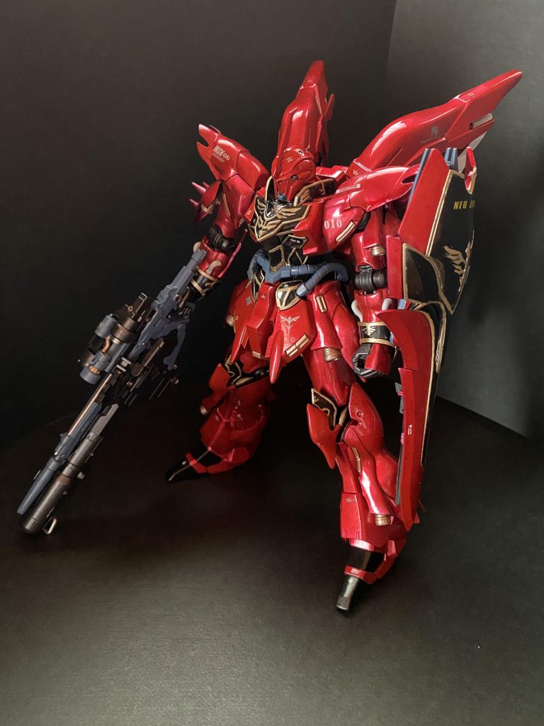 こちらは、今年制作の作品になります。2010年発売と、10年以上前のキットとなりますが、プロポーションや造形は十分美しいです。ギミックや武装もそれなりに再現されており、連結やシールド合体可能なビームソードアックスなどはとても魅力的な大型武器だと思います。