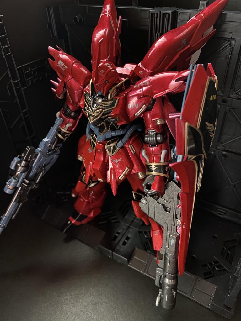 キット付属の武装も充実してますが、追加でシステムウェポン07のバズーカを制作しました。こちらは劇中で登場した武装で、単体でも、HGシナンジュの武器類と組み替えて数パターン再現する事も出来、重武装感が増しますね。