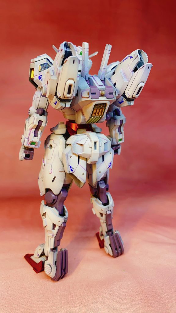 プラ板やスジボリの追加、スチールボールでディテールアップしてます。下腹部は1mmプラ板で延長。アンテナはおゆまくるんと100均のUVジェルで複製。それ以外はキットのままです。