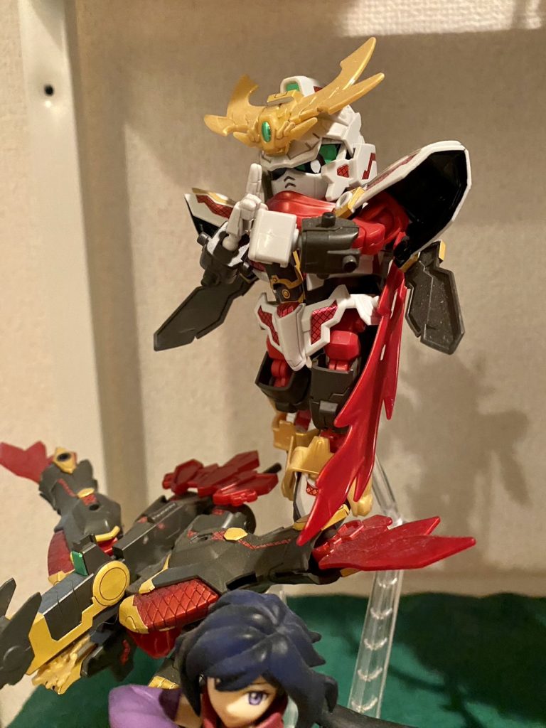 ゼロ丸だったかな。装甲内側は黒く塗り、下を睨んでるように目を描きました。