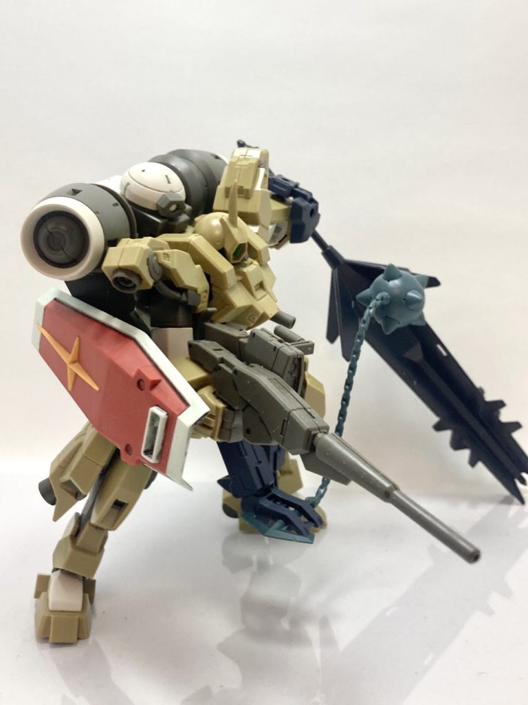 素組みした後にアレコレ考えながら色々装備させた状態です😅