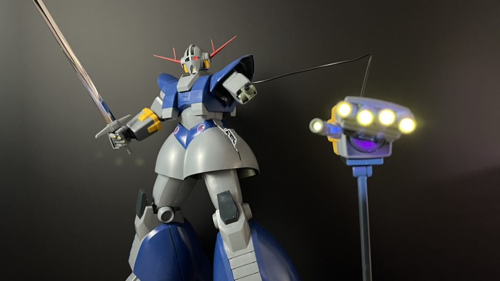 サーベルを持ちながらのオールレンジ攻撃