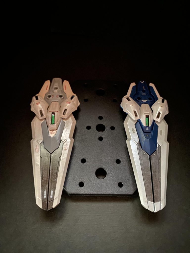 エスカッシャンはエアリアルと全く同形状のものなので、カラーリングの違いによる印象を比較すると、分かりやすい部分です。ここのグレーの配色も控えめながらアクセントとして違和感なくまとまっていると思います。