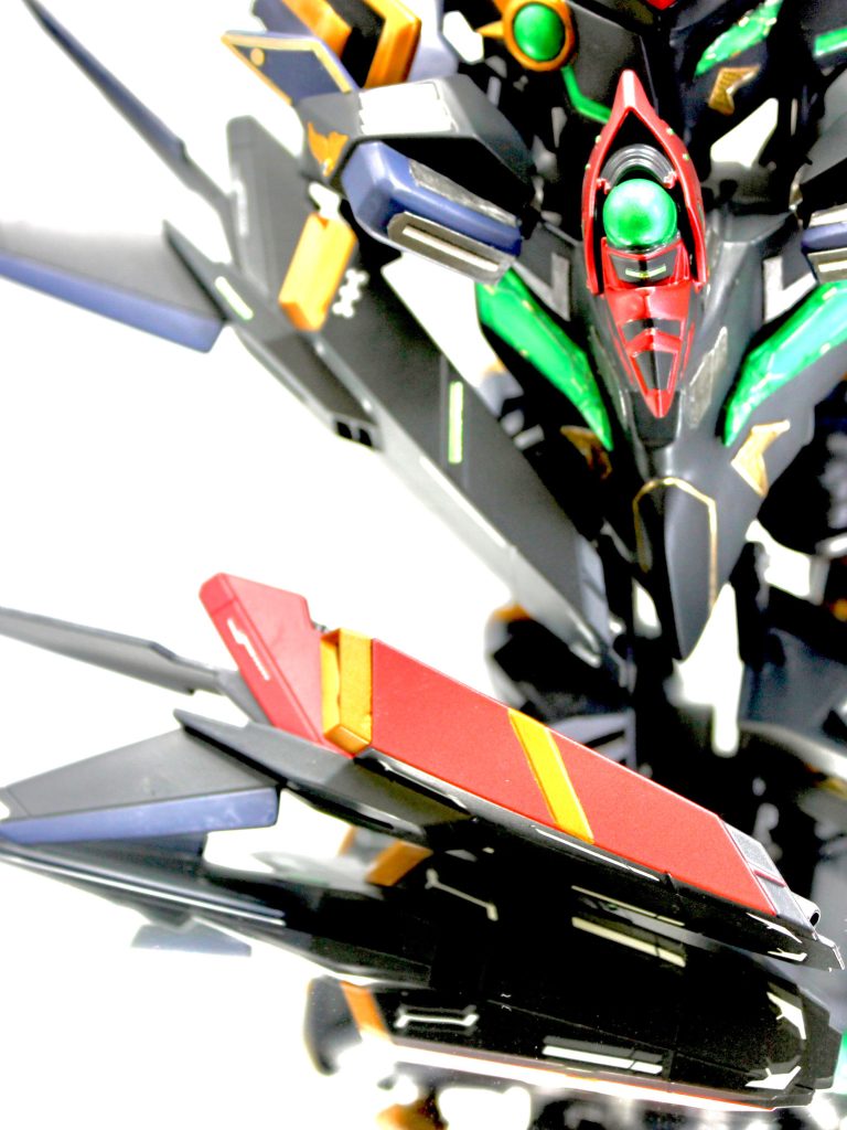 バインダーは裏側のみ赤に塗っています。形状以外でも三形態で雰囲気が変わるように模様、装飾で差別化しています!