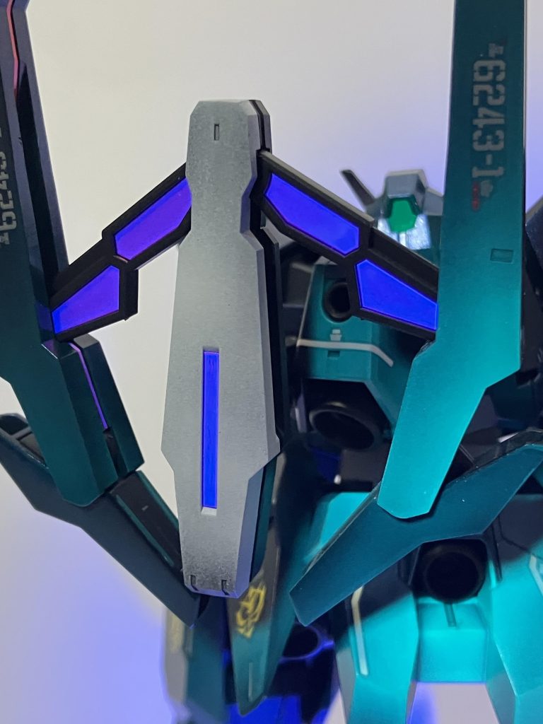 もちろん、赤い所は全部ブルーに光ります！