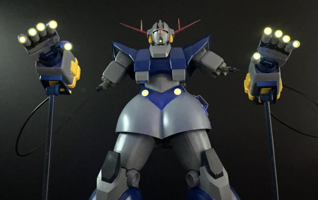 両手からのオールレンジ攻撃