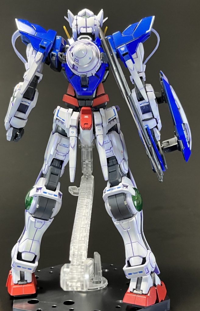 後ろから。本来GNドライブ背面も点灯するのですが、GNドライブにライトユニット二つ使っていることに気付かず電池が間に合いませんでした😓ある意味エクシアはすでにツインドライブです。