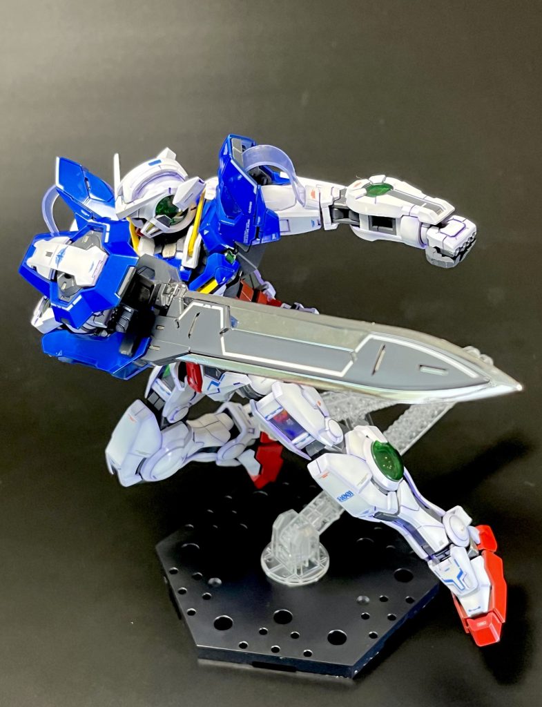 アクションシーンその1GNソードメッキで眩しい。