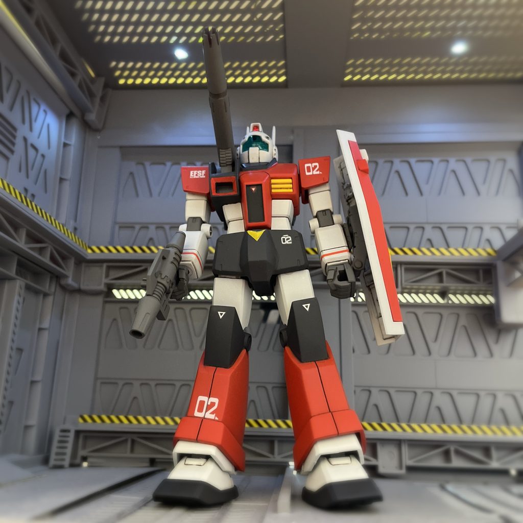 HGUCジムと旧キットジムキャノンのミキシングは定番ミキシングみたいですね。カラーリングは悩みましたが、定番カラー❤️🖤🤍の3色にしてみました。