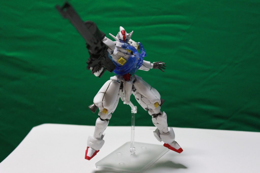 GNSとの疎通から軍事設備および兵器の位置情報を網羅するだけでなく、対峙する兵器の火器管制システムをも把握し、高精密な射線予測から完全な回避を可能としている。