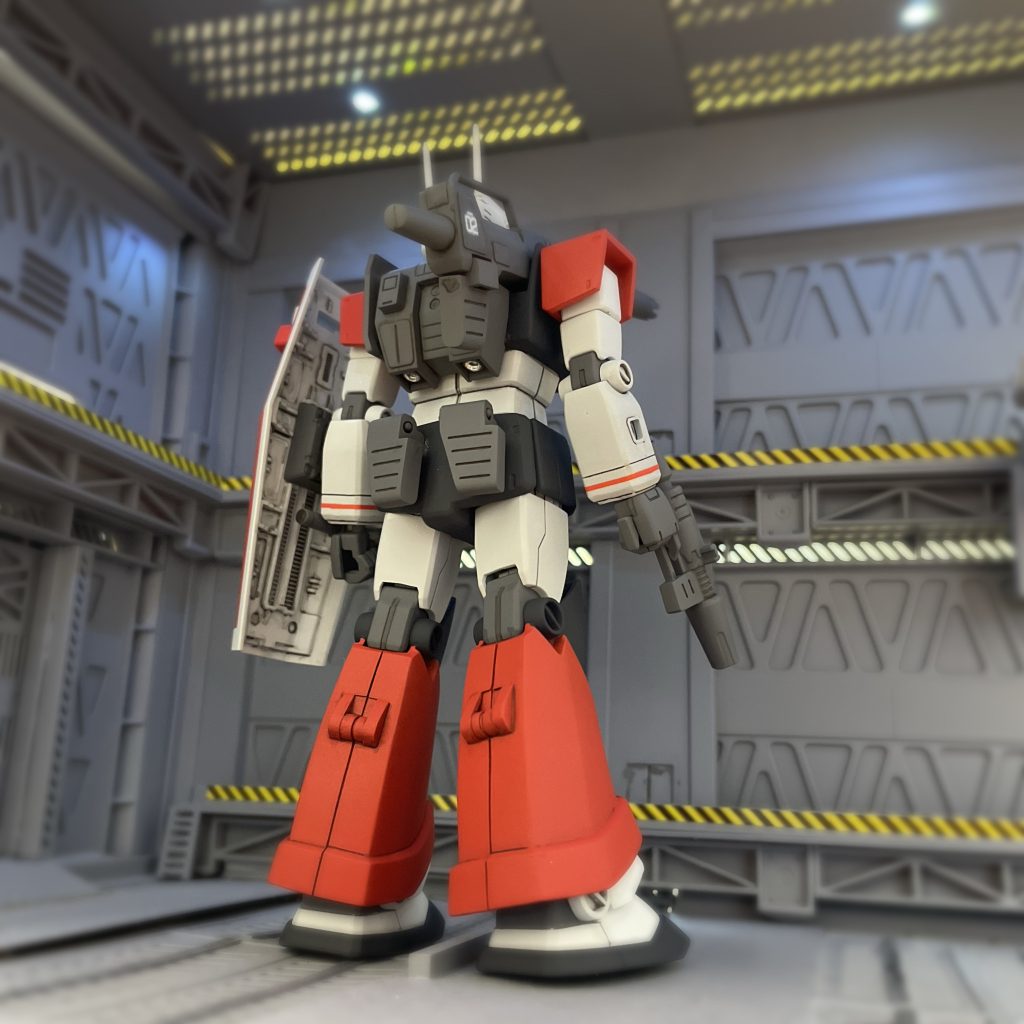 バックショット①ビームスプレーガンはHGUCジムの物は小さ過ぎる感じがするので、オリジン系ジムのビームスプレーガンに交換してあります。こちらの方がバランスが良いと思います。