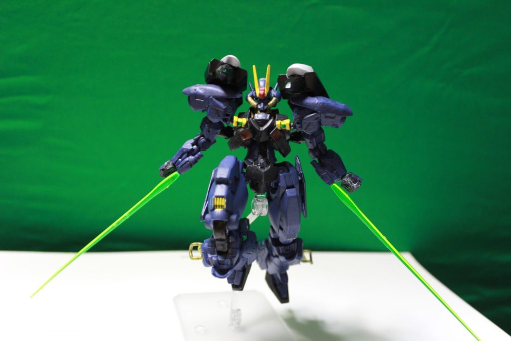 追憶を遮るプレッシャー。恐怖を掻き混ぜた敵意が迫る。なぜ、自分だったのか。問いを掻き消すように、脳髄に響き渡る声がした。ごめんなさい。——そうか、そうだったのか。少年はこの世に生まれた瞬間から、呪われていたのだった。