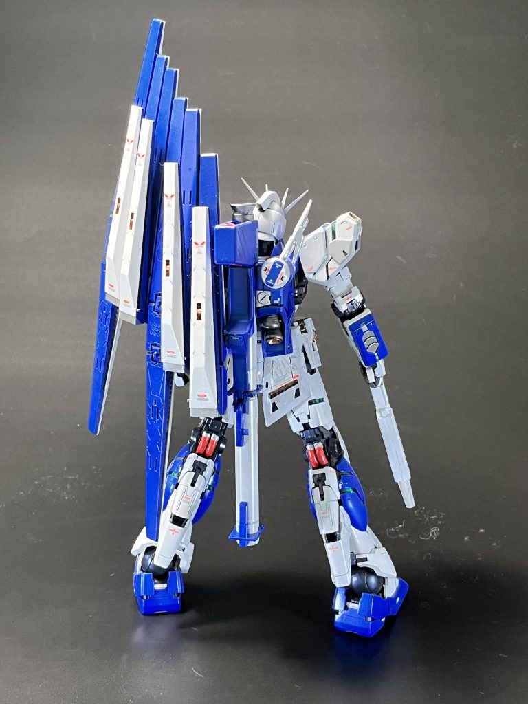 バックショット。ファンネルの中心部分の塗り分け、一番のお気に入りポイントです。白色の中にメタリック色。ファレフォのカッパーです。