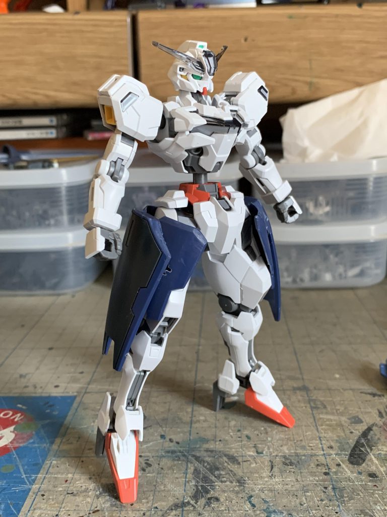 まずはキャリバーンぱち組を用意しました。この時点で腰の延長とヒール化する事を決定。以前に作った腰アーマーを装着することにします。