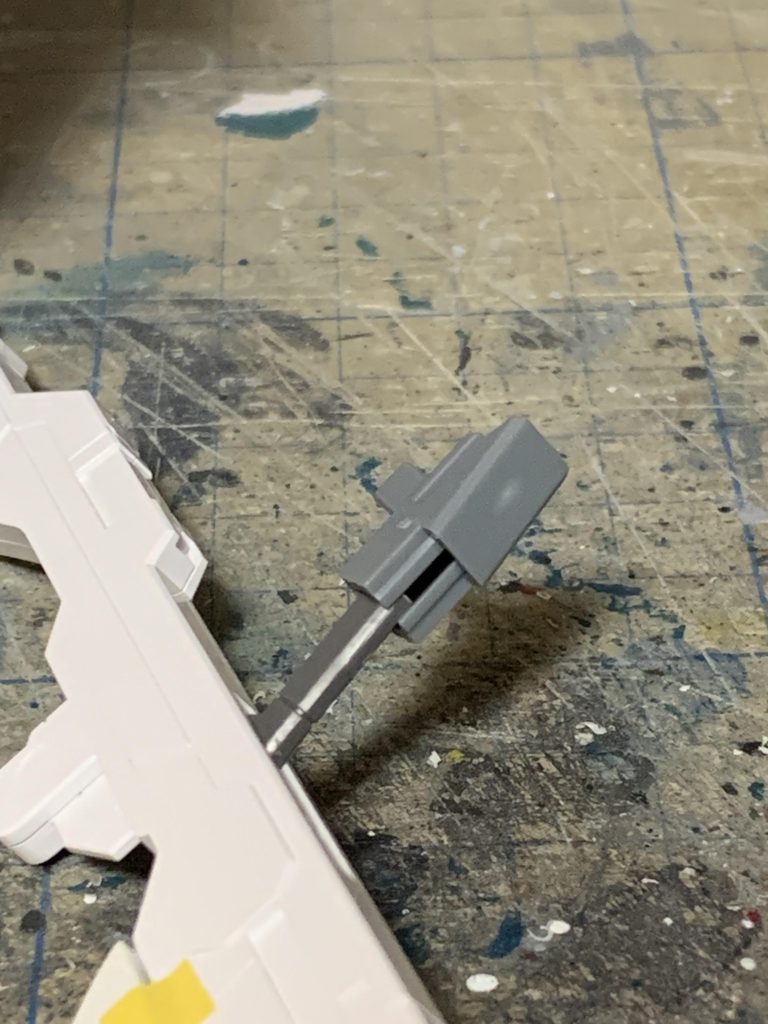 ロッドライフルの握りにダークハウンドのパーツを使いました。ほぼ無加工で刺さります。