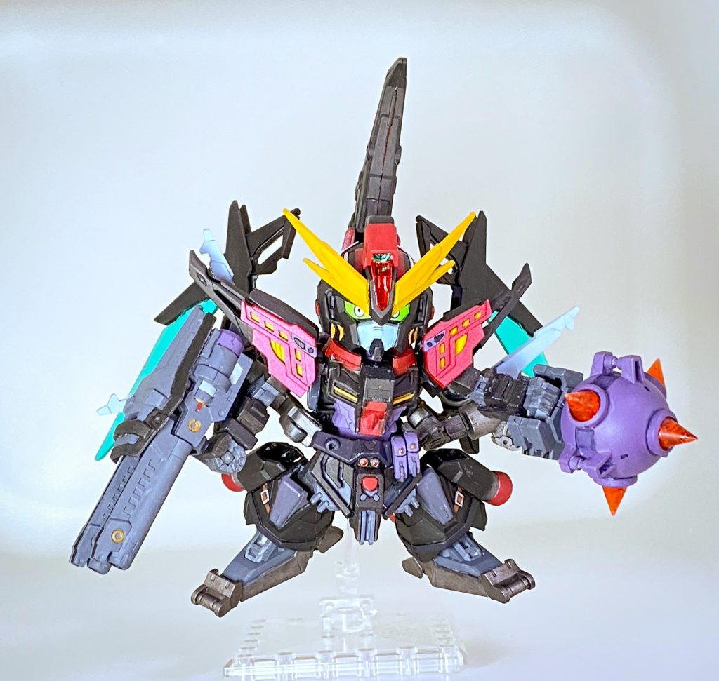 マスクオフSDガンダムは生き物っていう意見を見かけて、じゃあレイダーガンダムは顔にビーム砲付いとるけど?どういう解釈なんだってところから始まってます。そこにきてこの7人のマスクコマンダー企画があり、マスク、さらにコマンドなら航空ヘルメットに見立てれば説得力あるなってのがレイダーになった経緯です。