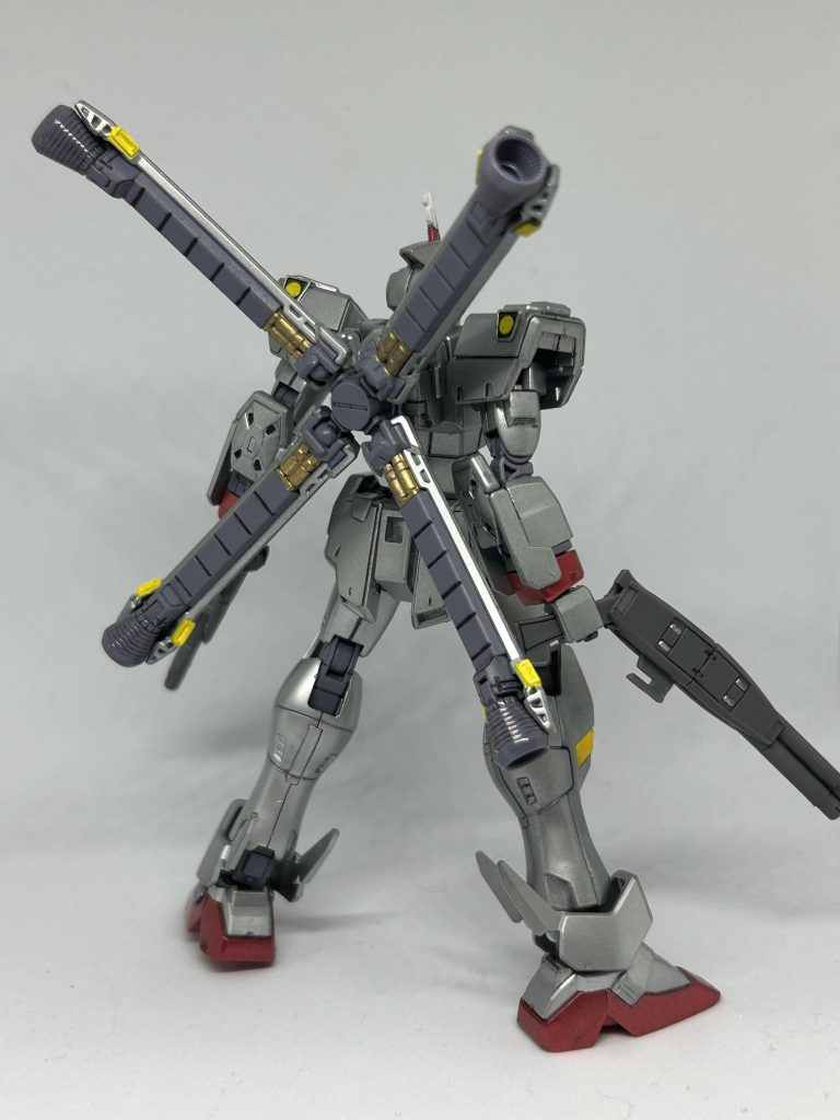 X字のスラスターはそのままだと寂しく感じたので一部ゴールドで追加塗装。バーニアはメタリックにすると装甲と被り目立たなくなるなぁと迷った挙句そのままにしています。