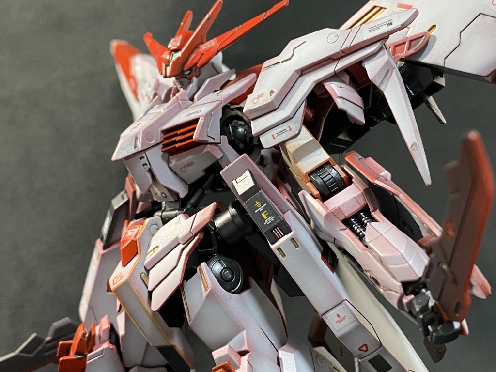 シールは余りまくってたいろんなデカール貼ってます!まーなんで?的な表記だと思いますが〜イタガキは一度もコチラのガンダム見た事ないのでよく分からないのでありますwww