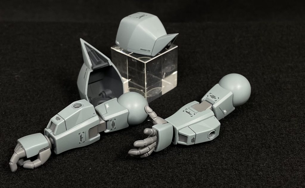 ◎腕部・肩先はプラ材で鋭角に加工。・肩は下部をカットし小型化・肩ダクトを 市販品等で新造