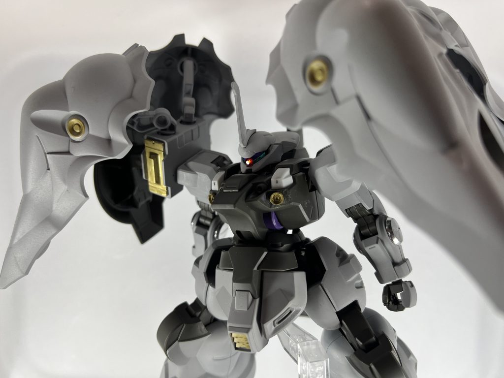 (やっと届いた…この伝え方は君の身体に良くないのに…本当にごめん…スレッタ『そんなことはいいの!あの時、私は貴方を救えなかった…今度こそ絶対助ける!(有難う…消える前に…今も優しい君に再会できて…本当に良かった。でもね…もう時間がないんだ。すぐにエアリアルを破壊して)スレッタ『嫌!エリクトを…エアリアルを破壊なんて出来ない!出来るわけない!(お願い…もう僕じゃこの悪意を止められない…僕が消えてしまう前に!スレッタ『そんな…エリクト…(今のエアリアルは…絶対に羽ばたかせたらいけないものなんだ。僕の…最後のお願いだよ…できるねスレッタ?スレッタ『エリクトの…願い…グエル『スレッタどうした⁉︎大丈夫か⁉︎スレッタ『皆さん!あの腕の出ているポイントを全力で撃ってください!一同『⁉︎(それで…いいん…だ…スレッ…タ)