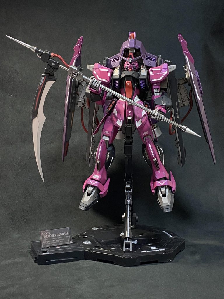 脱するために先ずは色味を紫系にしてみました!基本色はジャガーパープル♪ なんでこの色になったかと言うとガイヤのサフエボ紫を使って見たかったからw想像していたより発色のヨキカナ紫だったです!いつもの黒やヘビーや真黒などと比較するとなんとなーく消費する感じでこちらのガンダムさんで3/4使ってしまいました汗そうそう個人的な色味ですがアサガオの紫みたいな感じでしたw