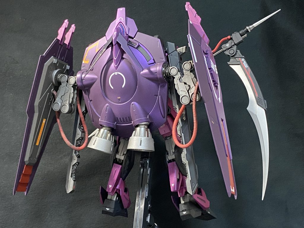 側面の盾は思い切って模様的なデカールを切った貼ったしてちょとインディアンテイスト?そうそう最近お気に入りになったガイヤのプレミアム半艶コートフッ素入り コレはイイ!ヨキカナ!3倍くらい希釈して2度塗りで あーこう言った質感欲しかったんだよなぁ〜 っとなります♪3倍なんで燃費もヨキカナ〜