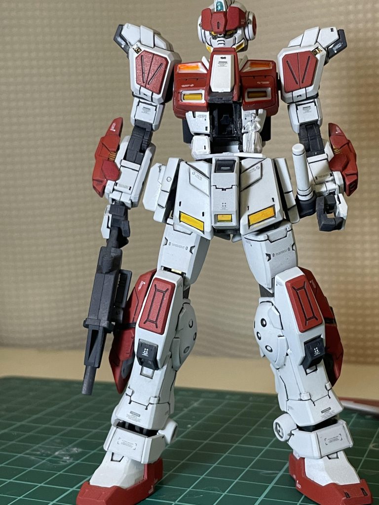 今回の1番のこだわりポイントです。コクピットハッチとコクピットシートの制作です。内部にはシートが再現されており、さらにコクピットハッチの開閉はバトオペ2を参考に前へ引き出してから上へ稼働できるように改造しました