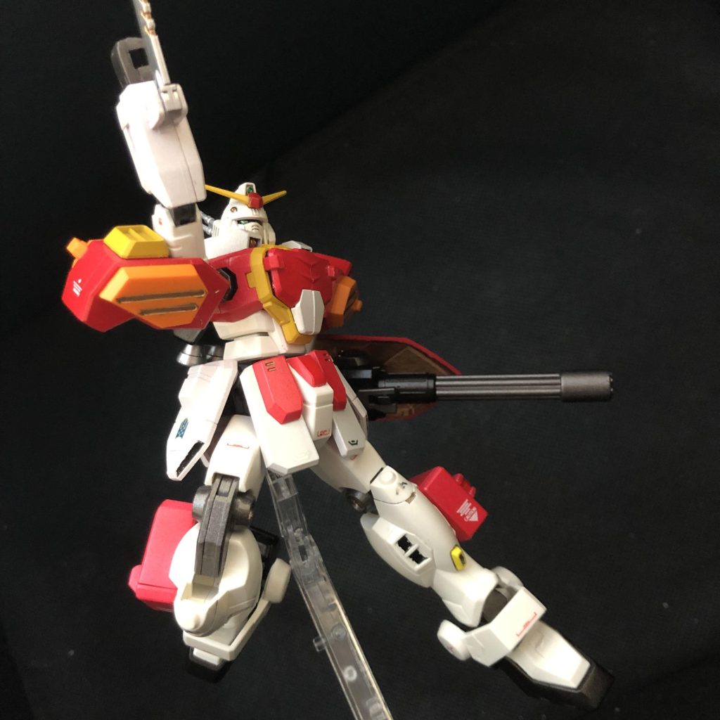 ポリキャップが若干緩いところが多いような気もしますが、腹から股にかけては可動軸が多くて感心しました。肩周りがその分残念なんですが…