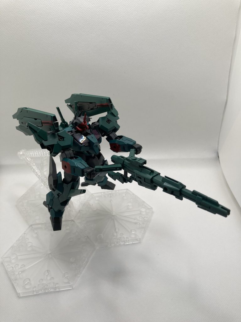 素材は・ルブリスウル（ほぼ全部）・ソーン（背中のキャノン）・エアリアル改修型（バックパック、メガキャノン他）・ザウォート（頭部）と、実は水星キットだけを使用しています。水星きっとはだいぶ入手できるようになりましたね。