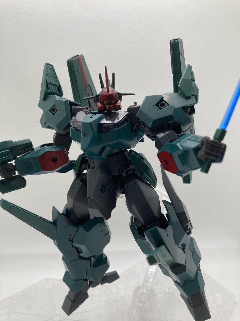 ウルとソーンのキャノン2個づけでミキシング考えてたらドーベンウルフに見えなくもなく。ウルの本体色もそれっぽいので、お手軽改造！って思ってましたが、ソーンの茶色を緑に塗り替える際にどうしてもウルの緑が調色出来ず。。。全体的に色味の差が出てしまったので、緑の部分は全塗装。思ってたより作業がタイヘンになりました。