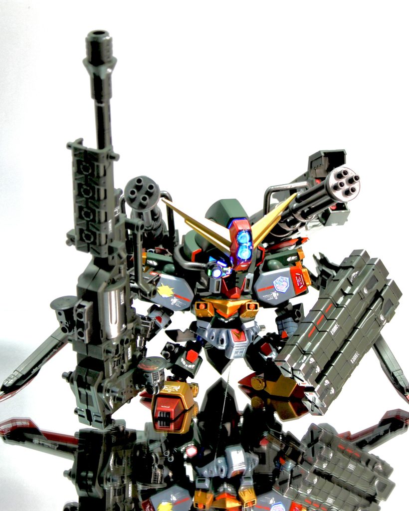 GARMSではコマンドがキャプテンを強化していた記憶があり、キャプテン號斗丸を作るからには彼も!ということで號斗丸の強化役を担って頂きました😆Vコマ大将は元々宇宙用装備なので地上用の装備にするべと色々盛ってます🥰額とゴーグルは蛍光七色エナメルで細かく光らせてますが全然分からないw